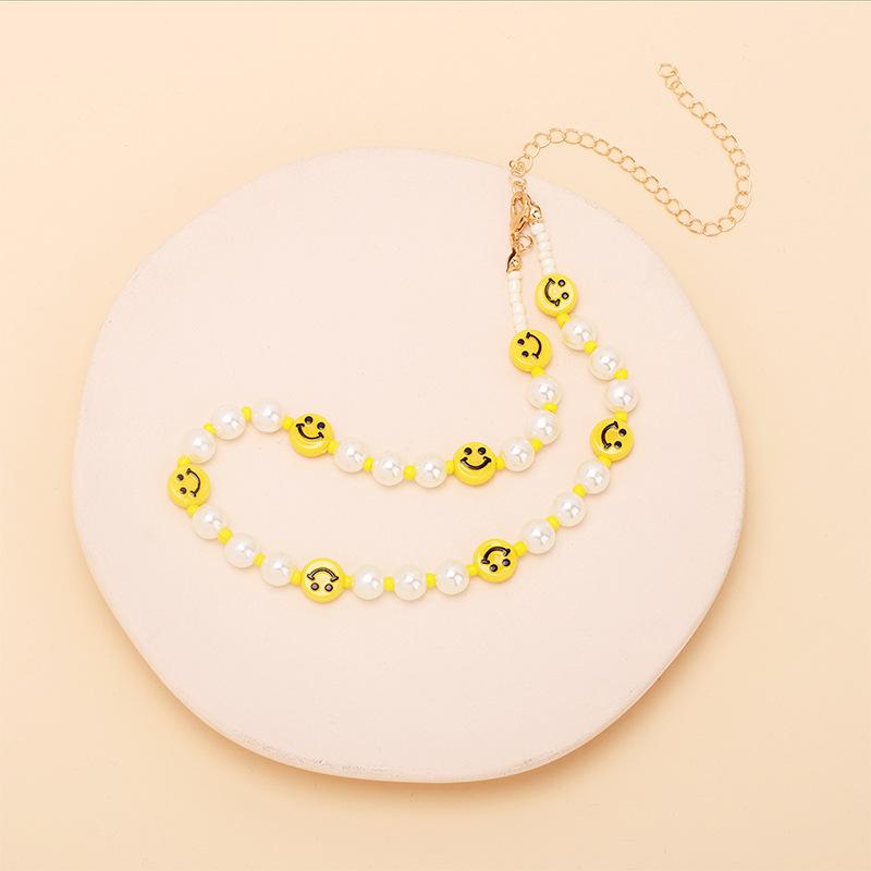 Ins Douyin samma nischdesign smiley face pärlhalsband, kall vind choker pärlbroderad nyckelbenskedja