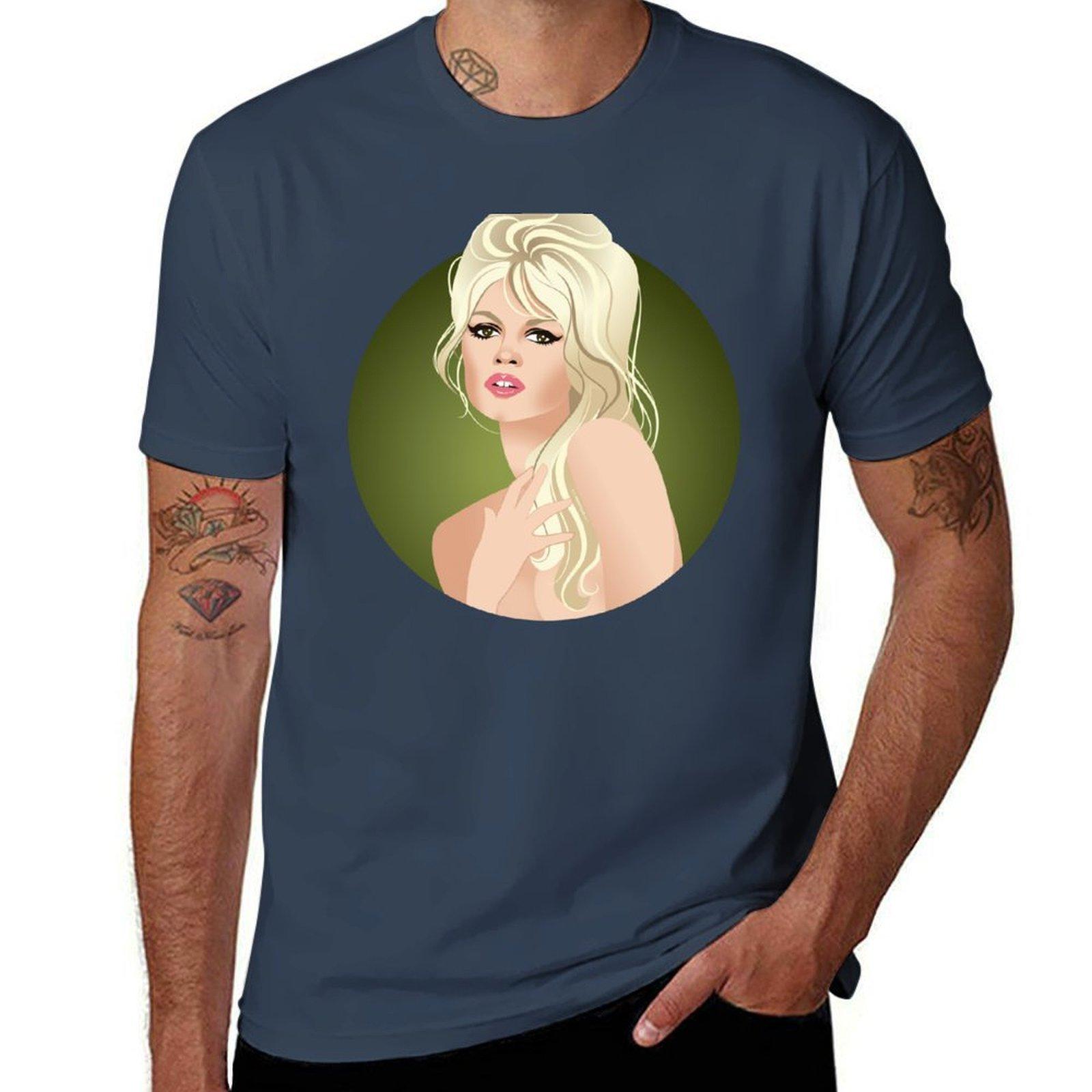 Brigitte TShirt Standard Fit Solid Tee Shirt S