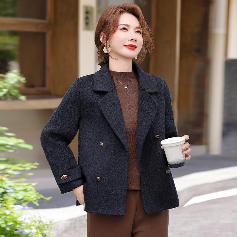 Fashionable Wool-Blend Coat: Autumn/Winter 2026 Slimming & Age-Reducing Style for Middle-Aged Women