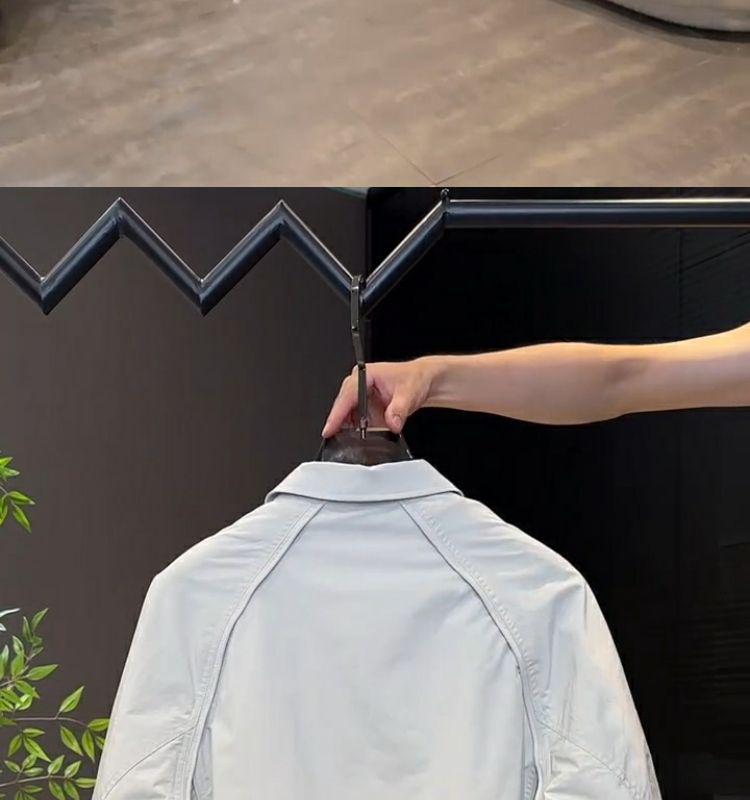 2025 Trendig Herrjacka med Broderade Bokstäver och Slag – Lätt Lyxig Casual Ytterplagg
