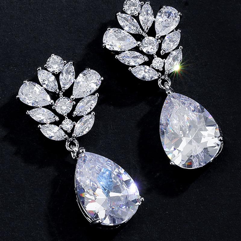 

Серьги-подвески в виде цветка и капли воды, инкрустированные бриллиантами, изысканные, темпераментные, универсальные, нишевая мода, высококлассные, женские