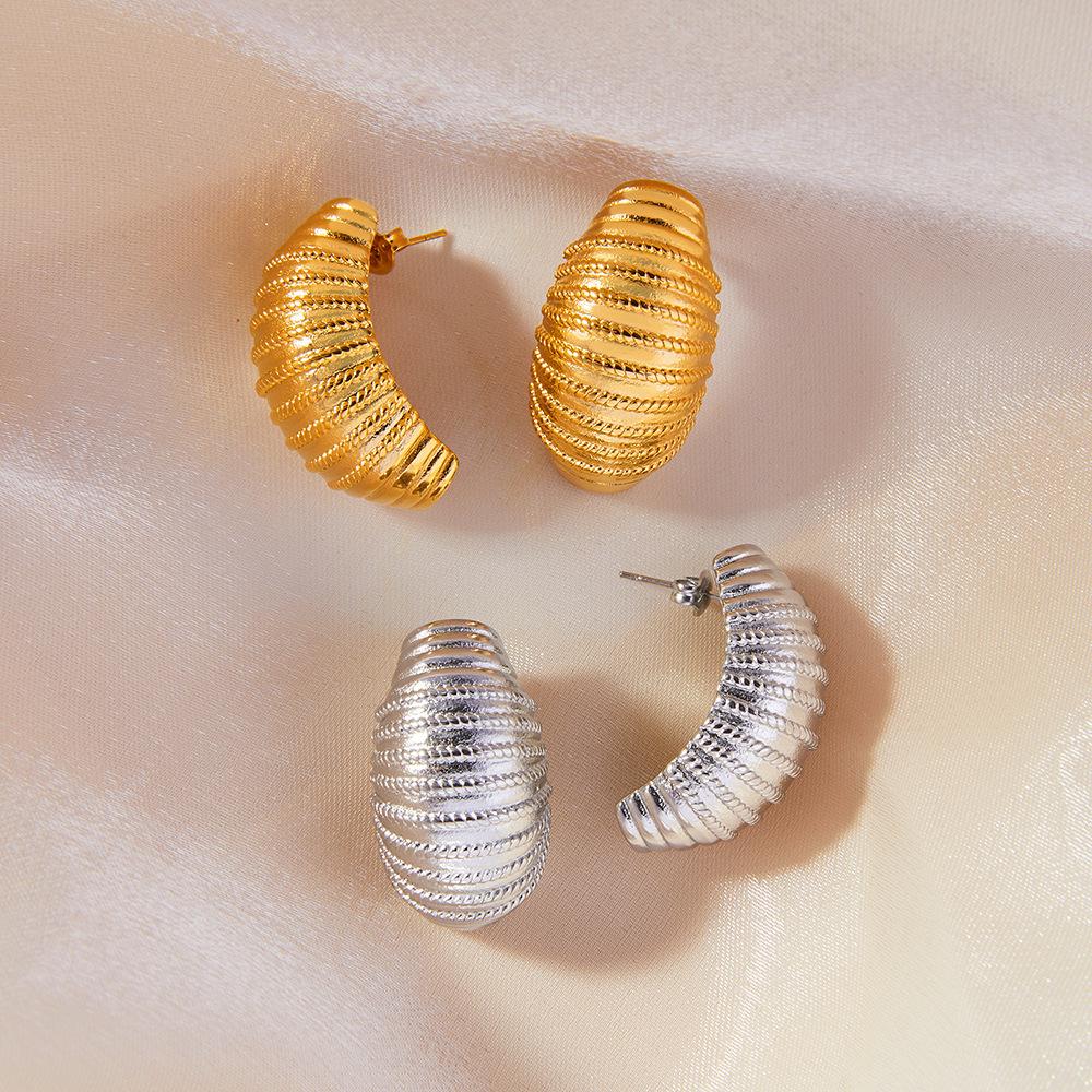 French Niche Design Striped Texture Stud Earrings Light Luxury Cold Individual Titanium Steel Earrings Do Not Fade