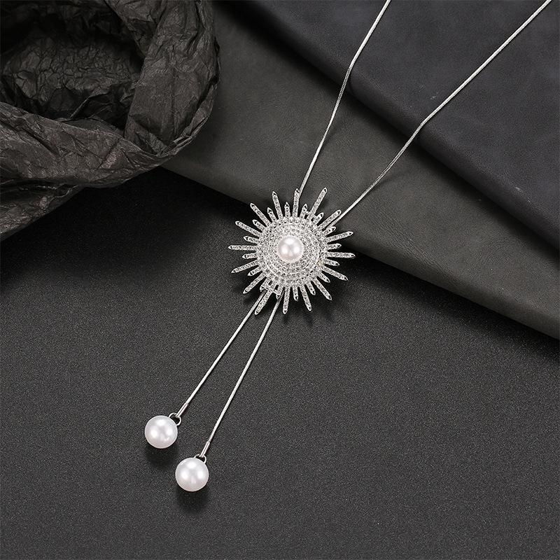 Luxury Non-Fading Korean Fashion Sweater Necklace: Autumn/Winter Women's Niche Design Pendant
