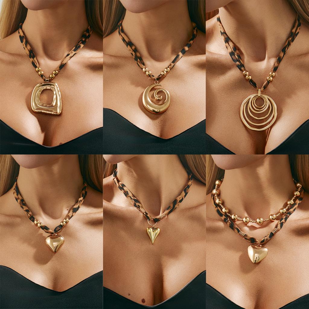 Sweet Cool INS Heart Alloy Pendant Necklace Unique Exaggerated Sexy Leopard Print Clavicle Chain for Women Daily Party Streetwear Jewelry Accessories