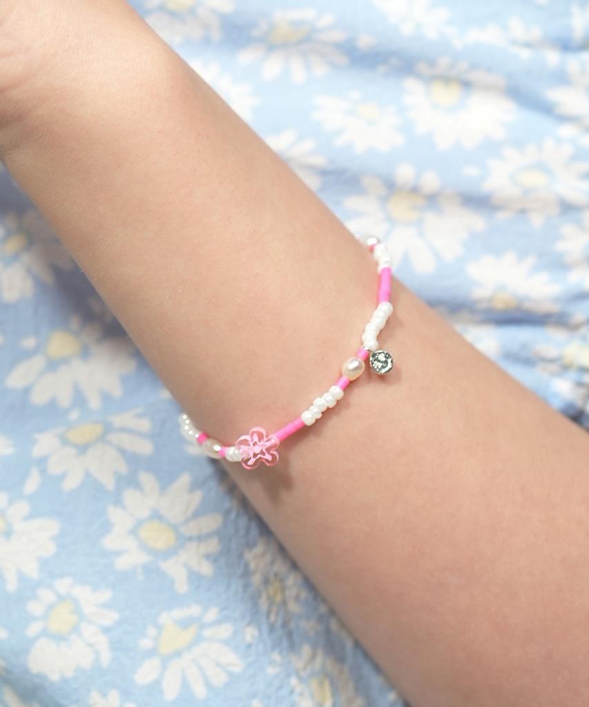 Bonbeau Water Pearl Flower Charm Beads Bracelet Freshwater Pearl Mini Smile Flower Charm Beads Bracelet