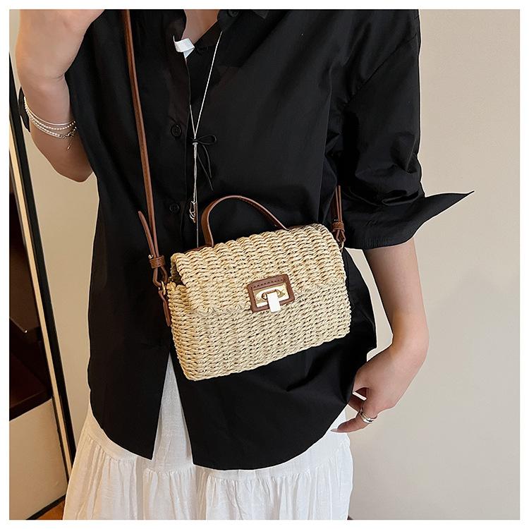 Retro Woven Bag New Fashion Versatile Handbag Premium Beach Bag Casual Messenger Bag Small Square Bag