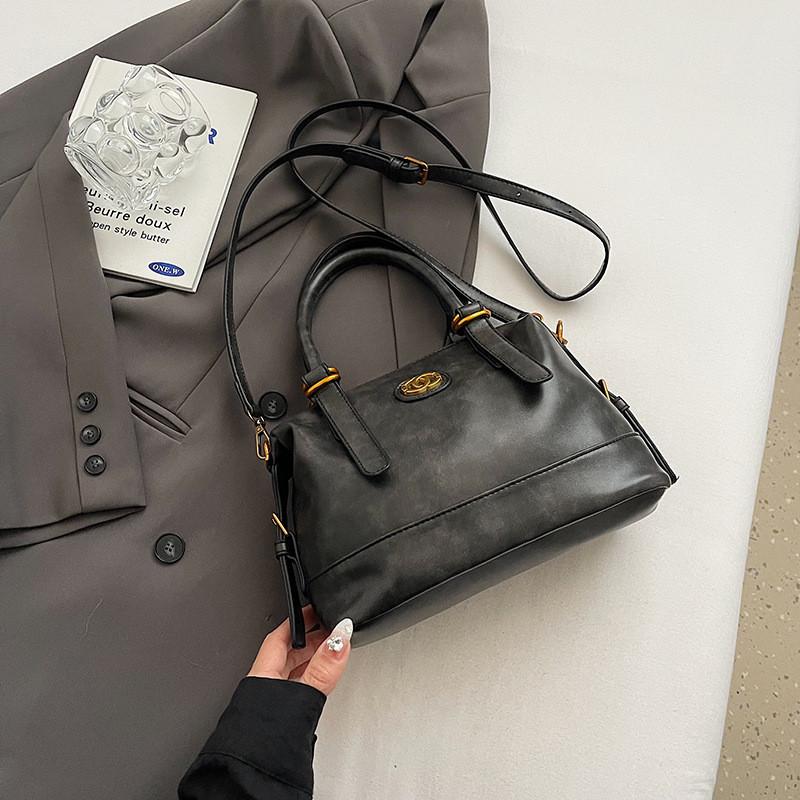 

Elegant Pu Shell-shaped Crossbody Bag For Women With Stylish Zipper Closure Design Black No Pendant
