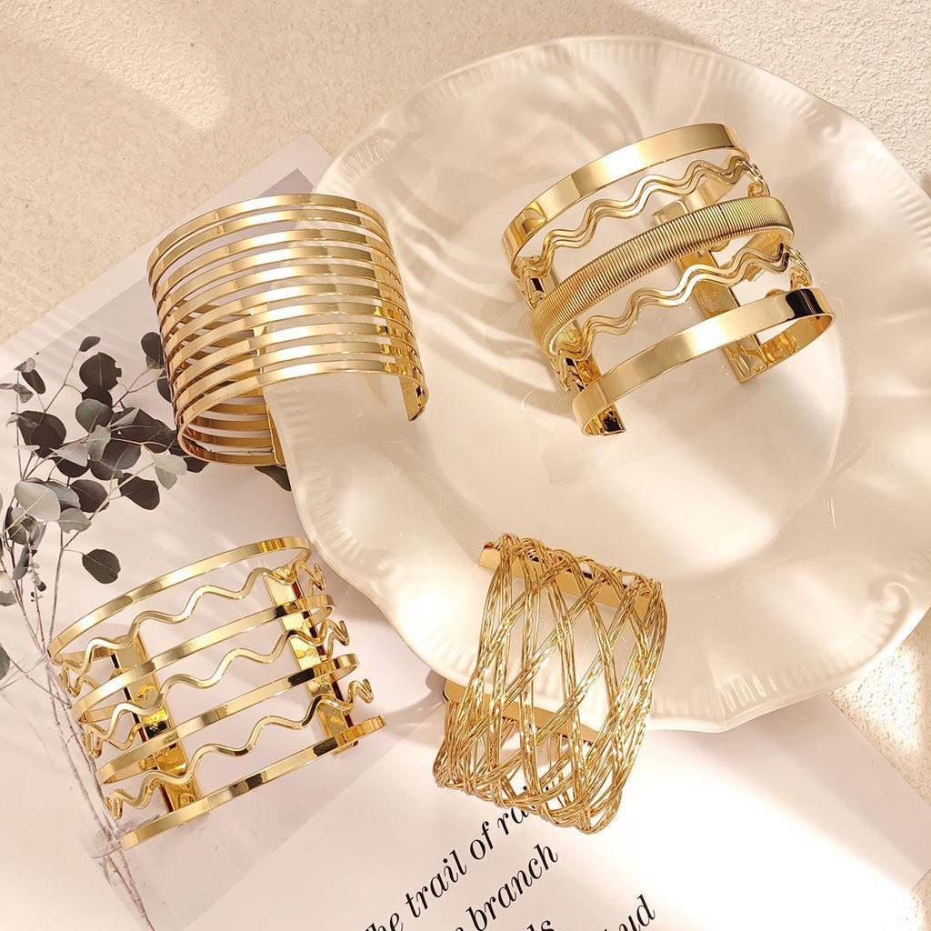 European & American High-End Gold Wire Multi-Layer Bracelet Necklace.