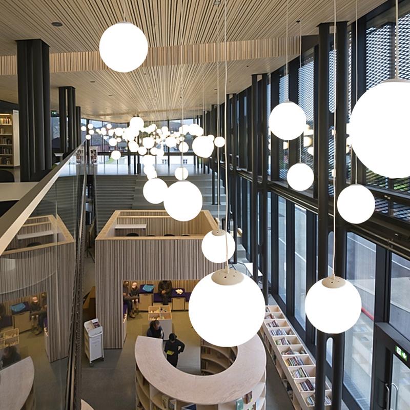 Moderne Pendelleuchten LED runde Kugel Projektlicht Verkaufsabteilung Restaurant Bar kreative weiße kugelförmige dekorative Beleuchtung