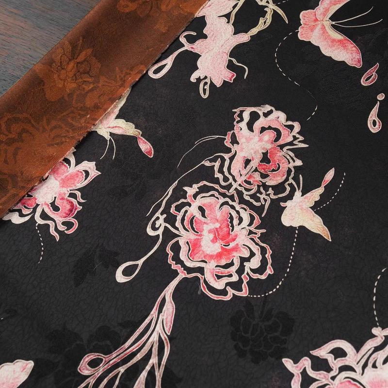 Brocade Černý Motýl Květinový Vzor Žakárová Látka Ražená Látka Materiál na Šití pro Kutily Šaty Cheongsam Saténová Látka na Oděvy