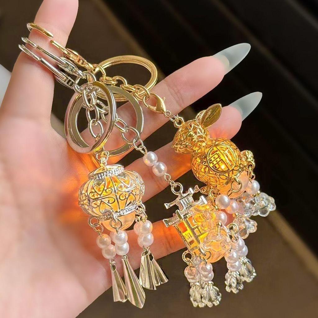 Breloc Lanternă Palat Luminoasă: Breloc pentru Geantă de Damă & Accesoriu Auto cu Pandantiv Stil Antic