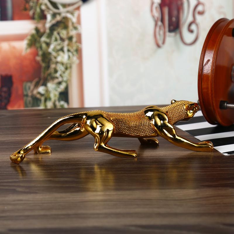 Car Ornaments Leopard Figurine Cool Auto Decor Automobiles Interior Dashboard Resin Crafts Gift