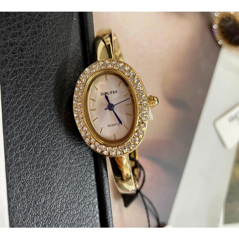 Damen Leicht Luxuriös Nische Antik Einfach Retro Armband Exquisite Quarz Uhr Goldene Quadratische Perle Mode Uhr