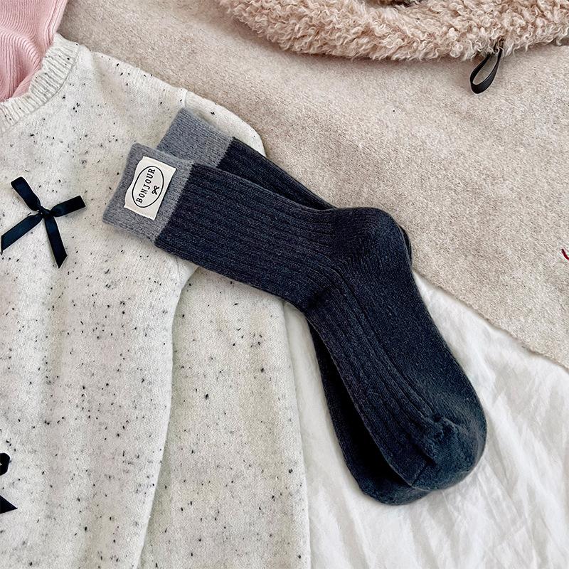 Patterned Multi-color Wool Socks for Children, Suitable for Autumn and Winter, Providing Warmth and Extra Thickness, Chunky Socks, Mid-calf Length.