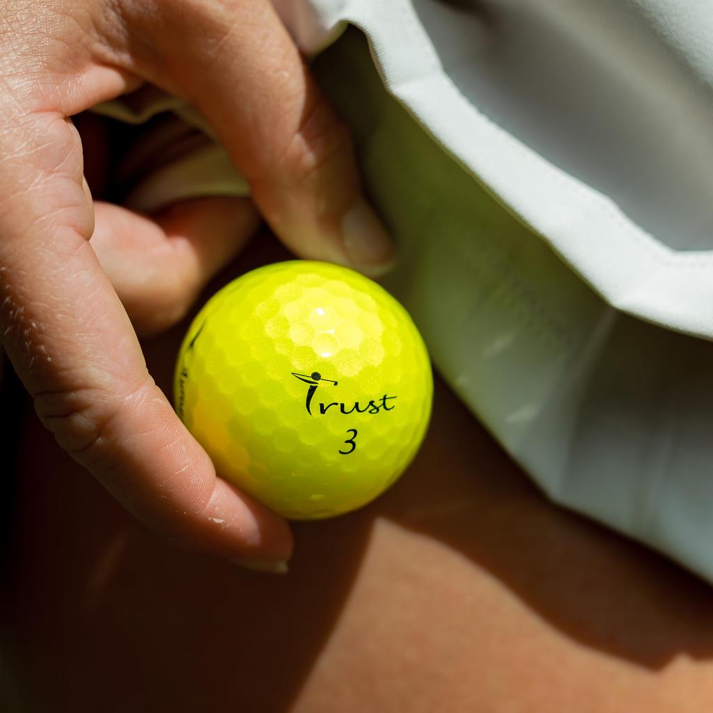 Trust Trust Golf Ball Aurora Does Not Stands Does Not Crystal Urethane Reactive Core 1 Dozen Aurora Yellow (Aurora) Cover, Out, Flies, Bend, Stops,