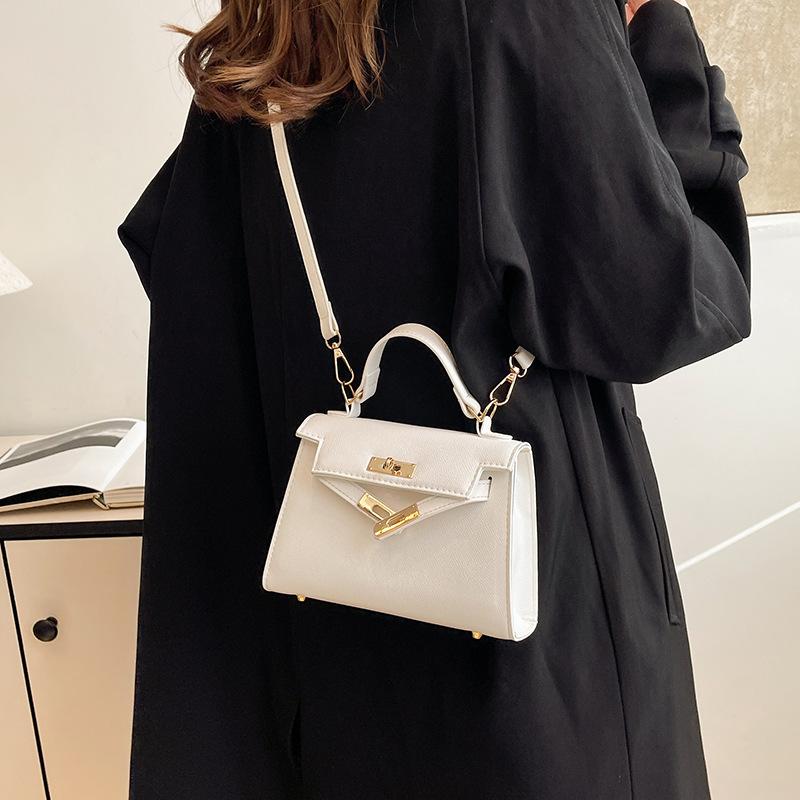 Popular Bags Women's 2025 New Women's Fashion Shoulder Bag Simple Solid Color Messenger Bag Casual Commuter Small Square Bag