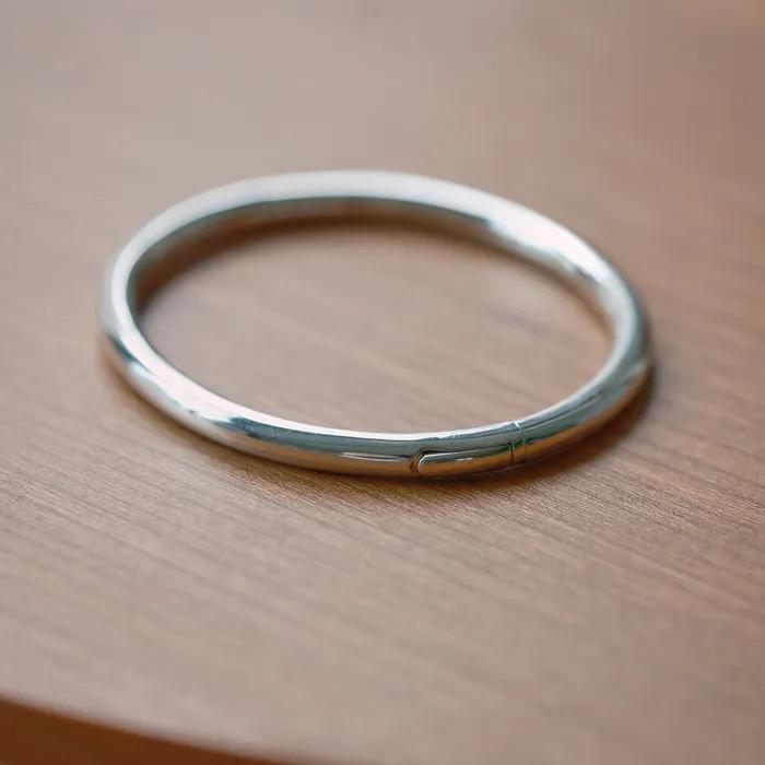 Classic Oval Bangle
