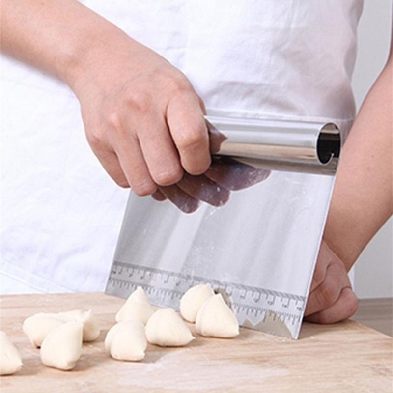 Backschaber aus Edelstahl mit Messmarkierungen zum Teigschneiden Spatel und Küchenwerkzeug zur Lebensmittelzubereitung