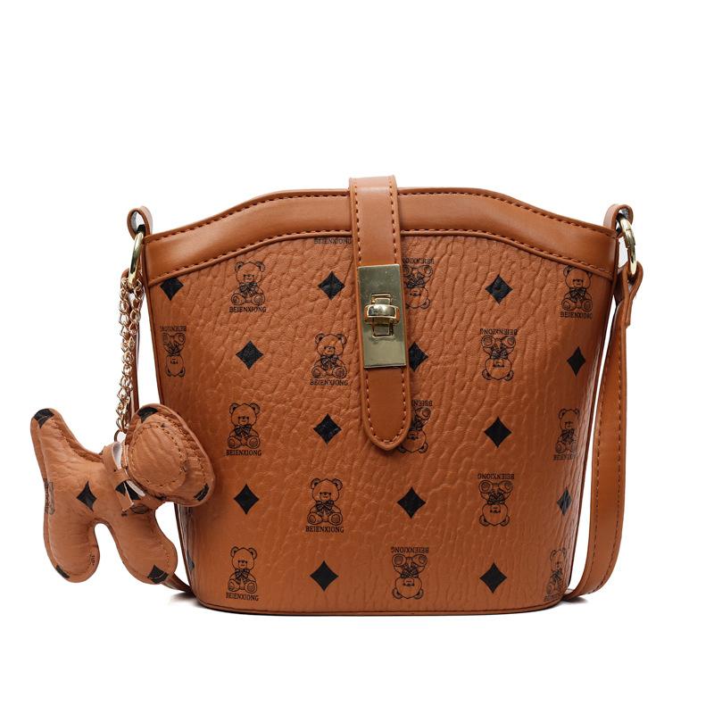 2025 new niche design fashionable temperament classic printed bucket bag commuter versatile women's casual messenger bag