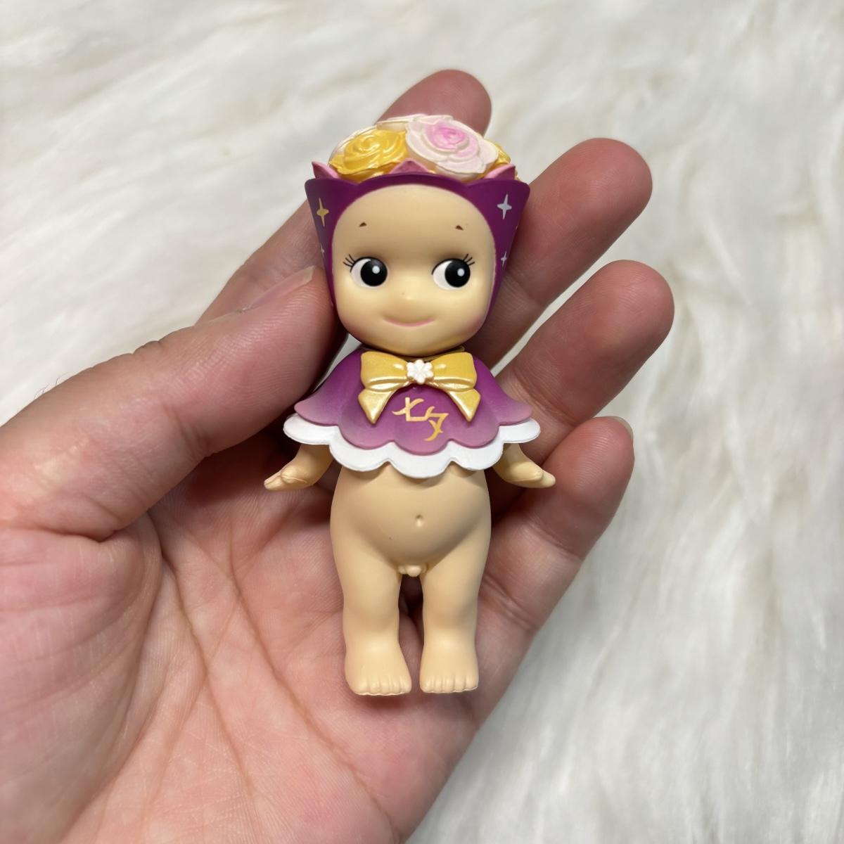 

Sonny Angel Mini Figure QiXi Festival Gift Collection Series Blind Box Rose Bouquet 1PC No Box - No Bag ярко-розовый