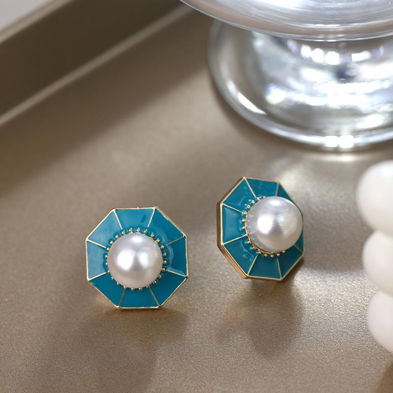 

Vintage Silver Drip Oil Pearl Earrings: French Chic Retro Court Style Studs