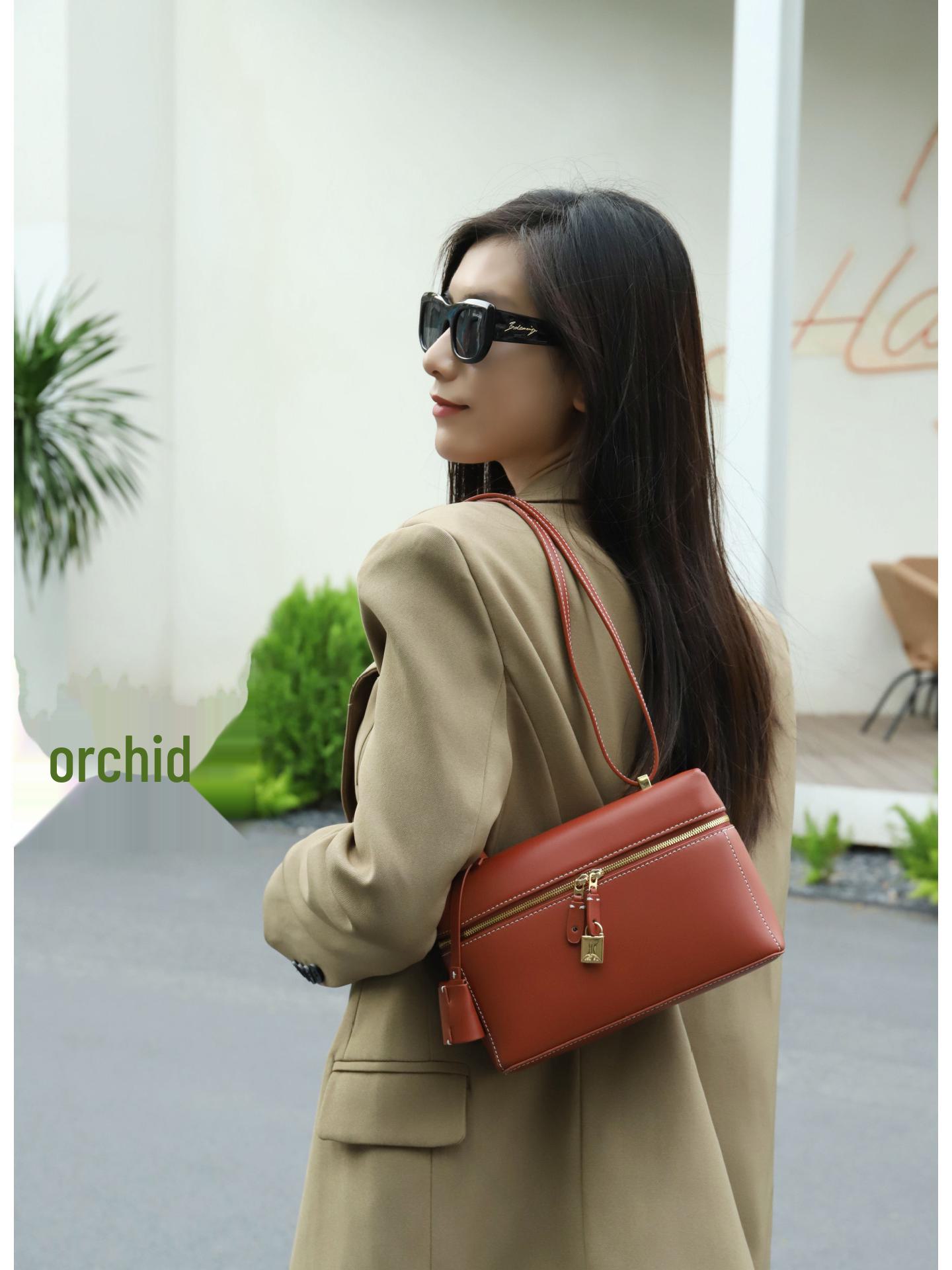 

Квадратная сумка из натуральной воловьей кожи в стиле ретро - женская сумка-мессенджер Boston осень/зима 2025 г. 23cm Length, 9cm Width, 16cm Height