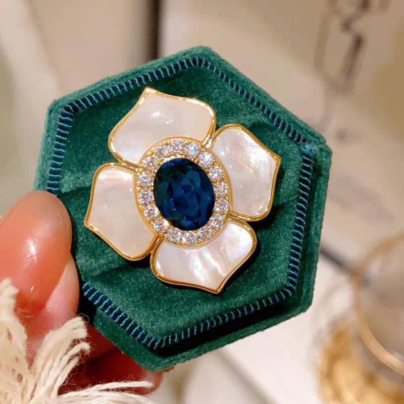 Europäische Und Amerikanische Mode Retro Legierung Blume Mit Perle Brosche Brustblume