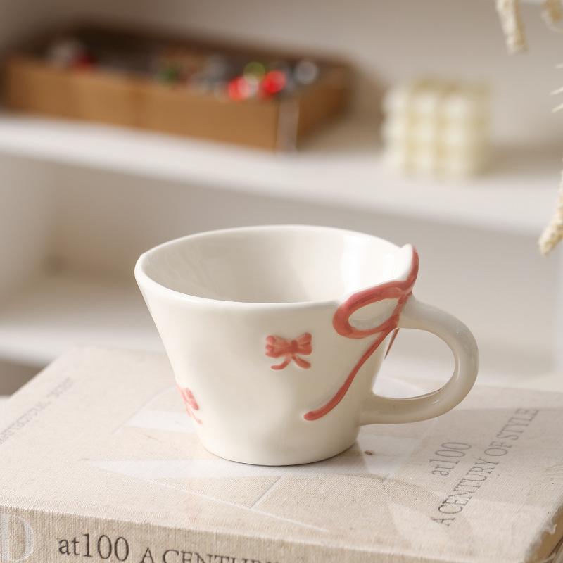 

Cute large-capacity ceramic mug, high-value pink bow water cup, children s breakfast cup, souvenir cup About 300ml
