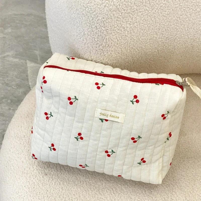 Quilted Cott Ladies Travel Storage Bag Retro Cherry Women's Cosmetic Bags Cute Design Girls Pencil Case Makeup Bag Handbags