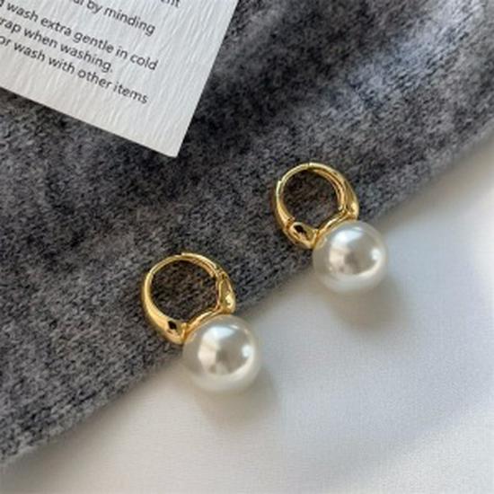 Korean Minimalist Pearl Ear Cuffs: Light Luxury Fashion with Unique Design