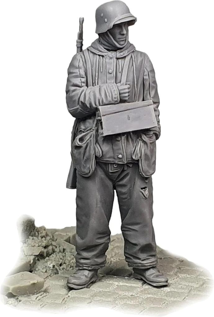Ardennes Miniatures WWII German Infantryman In Winter Gear with Ammunition Box Resin Kit AR35102 1/35