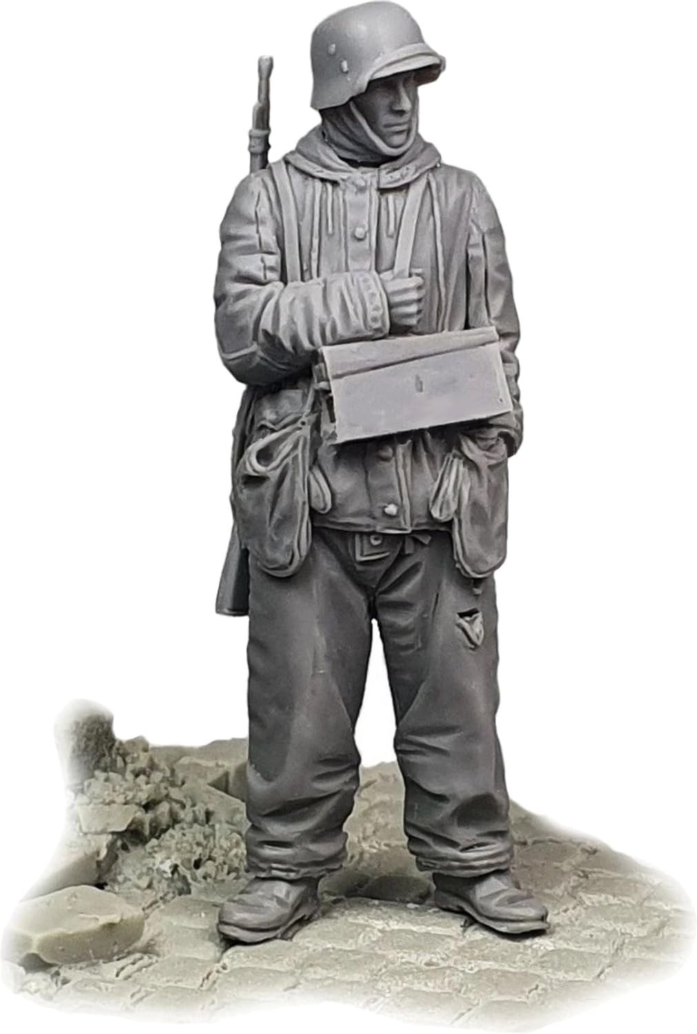 

Ardennes Miniatures WWII German Infantryman in Winter Gear with Ammunition Box Resin Kit AR35102 1/35