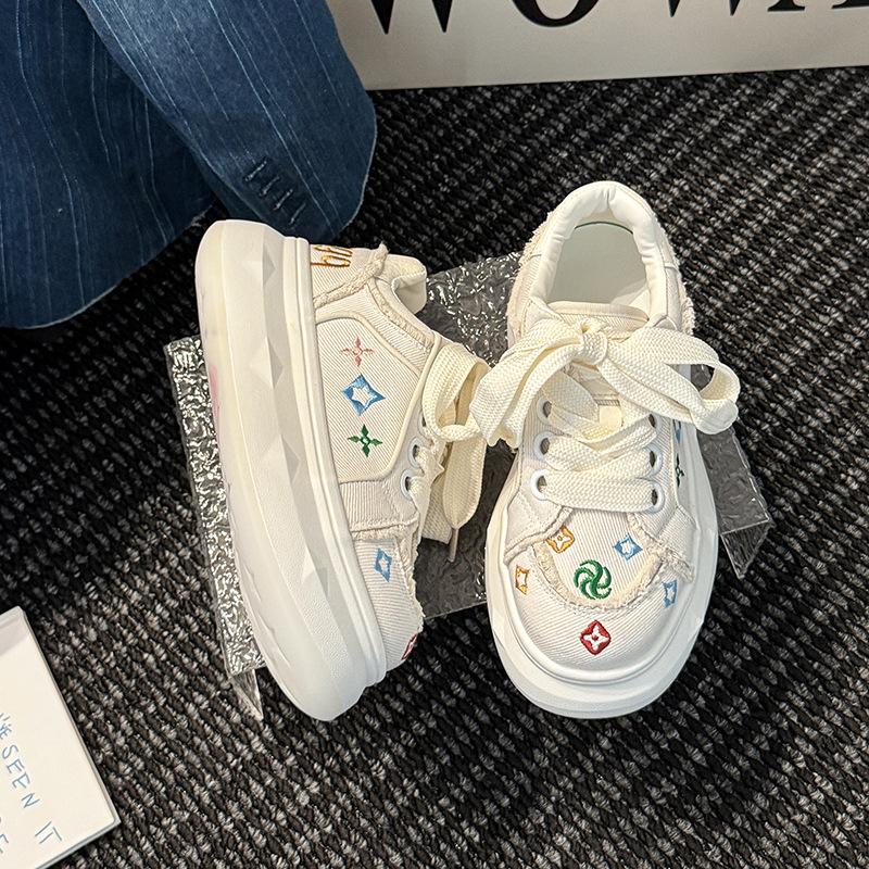 Niche versatile embroidered cloth white shoes women's 2025 autumn and winter fashion retro platform casual shoes lace-up canvas shoes