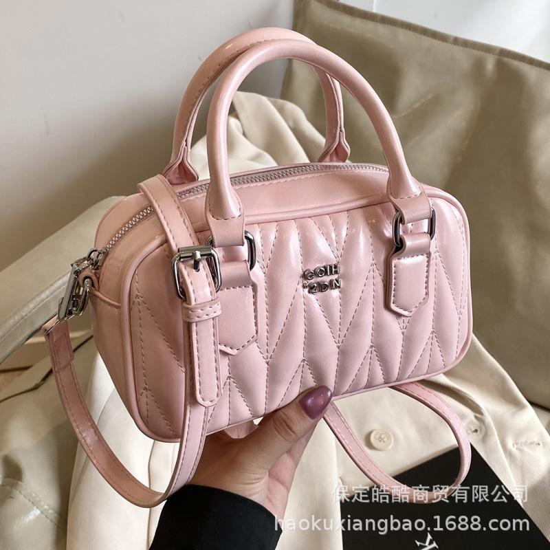 Women's bag 2025 new messenger bag spring and summer small square bag niche design high sense women's shoulder portable diamond bag
