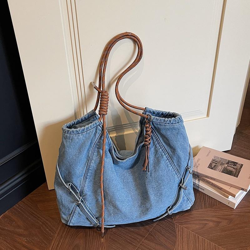 Denim Hobo Tas met Gevlochten Touw Handvat Stijlvolle Dames Schoudertas voor Casual Kleding en Stranduitjes