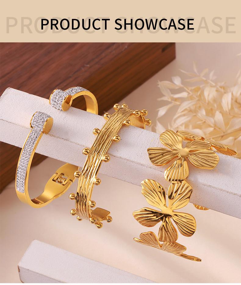 18K Gold-Plated Titanium Steel Flower Bracelet with Rhinestones - Elegant, Colorfast Jewelry for Women