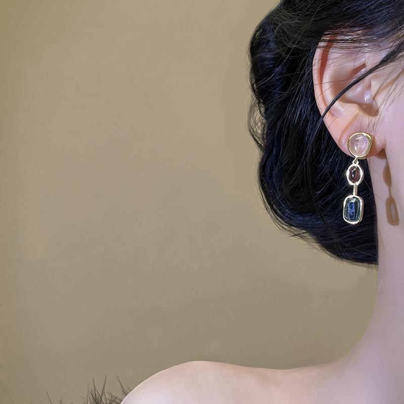 Asymmetrische Vintage Edelstein Ohrringe mit Silbernadel - Nischendesign für Herbst/Winter