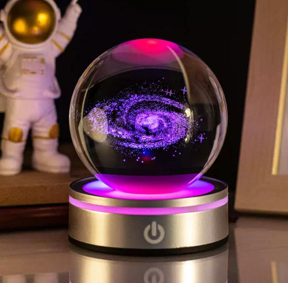 3D Galaxie Křišťálová koule s LED světelnou základnou Skleněná planeta Koule Model galaxie Figurka Noční světlo Astronomická dekorace Dárky