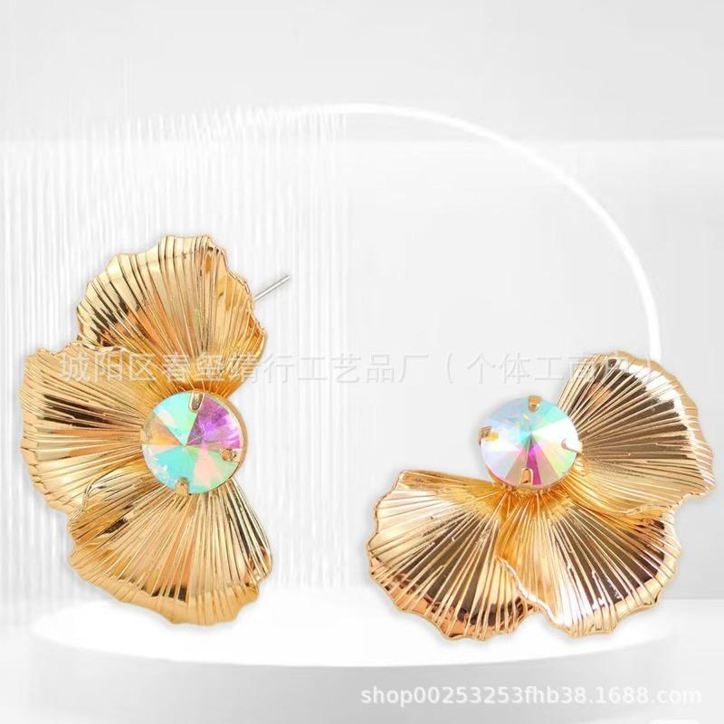 Neue Sommer Ohrringe aus Metall mit eingelegten Strassblumen, Fächer-Trend, Metall-Blütenstecker