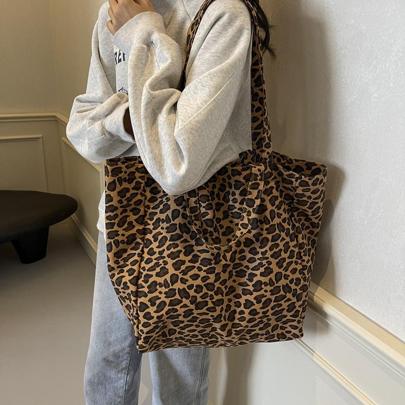 Сумка-тоут с леопардовым принтом — фото 4