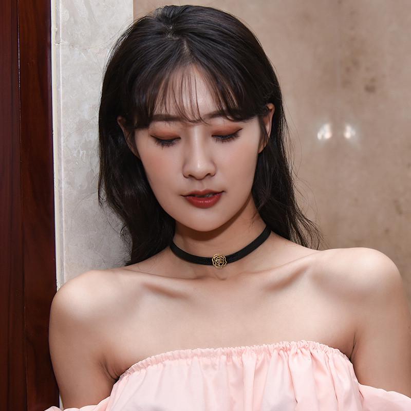 Schicker roségoldener Hals-Choker für Damen Einzigartiger floraler Stil Weiches Leder und verstellbare Länge