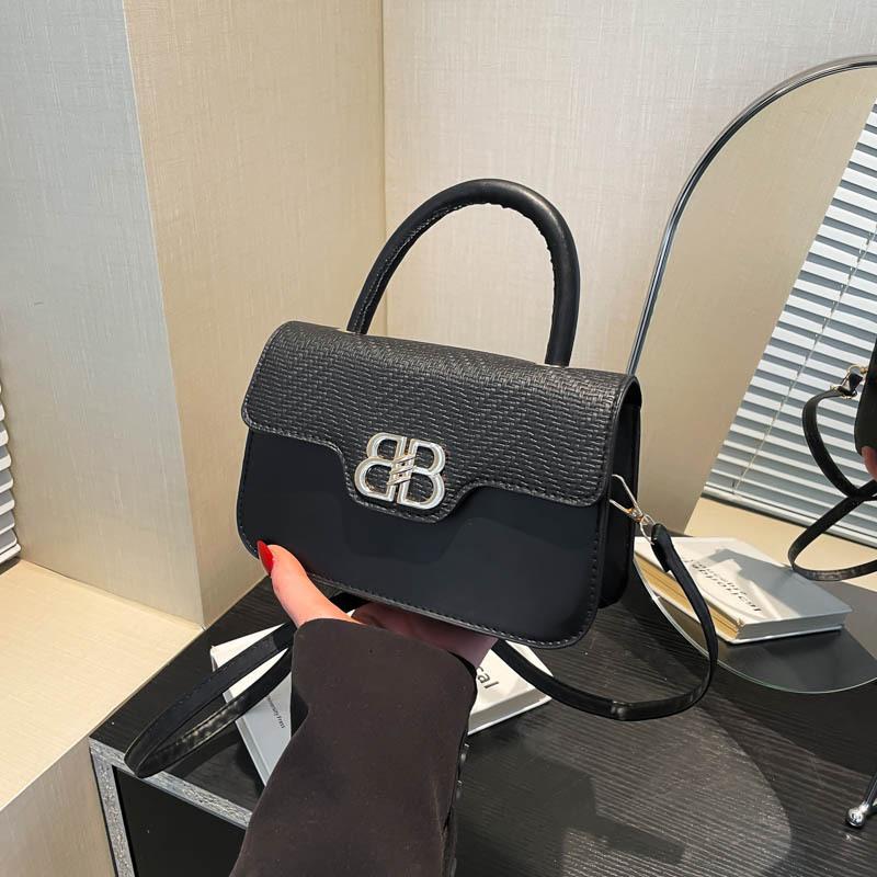 2025 New Women's Bag Small Square Bag Portable Shoulder Bag Crossbody Bag Versatile Fashion Underarm Bag Women's Bag