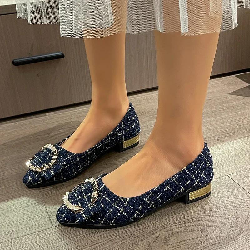 Fashion 2024 New Spring and Summer Pointed Toe Comfortable Casual Flat Shoes Metal Decoration Shallow Mouth Breathable Women's Shoes