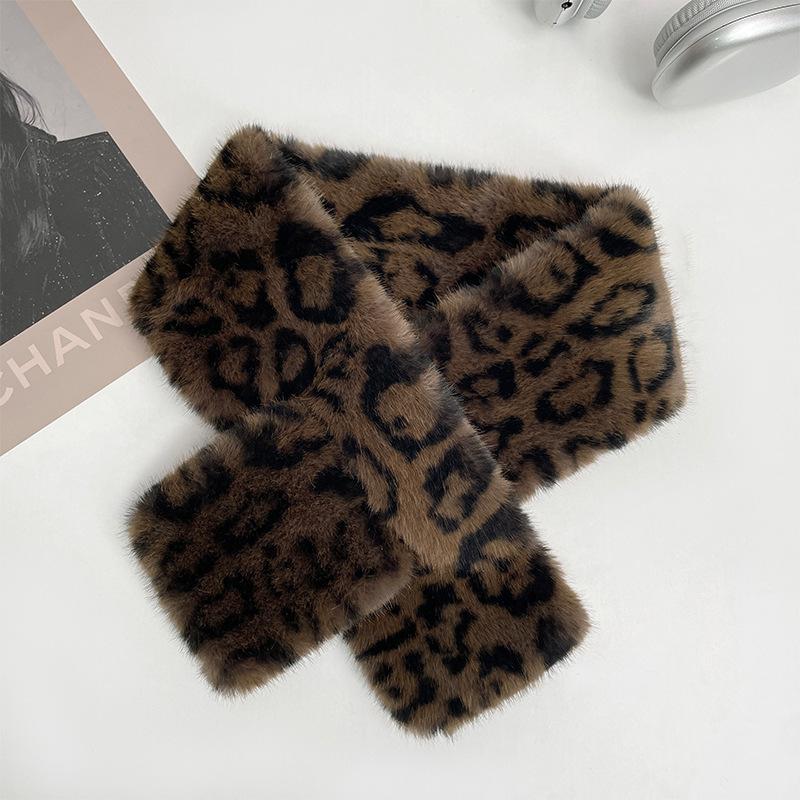 The Girl's Autumn and Winter Cartoon Woolen Hat Cute Scarf Warm and Protective Neck  Tiger Patterned Bear Fisherman Hat