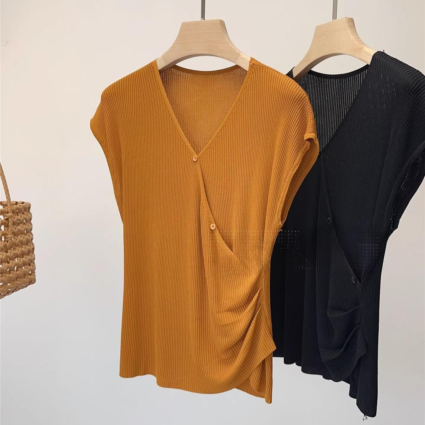 

This Short-sleeved T-shirt with A Cross-shaped V-neck Knit Top Exudes A Sense of Luxury for Women In Summer. It Is Slimming and Figure-hugging one size абрикосовий