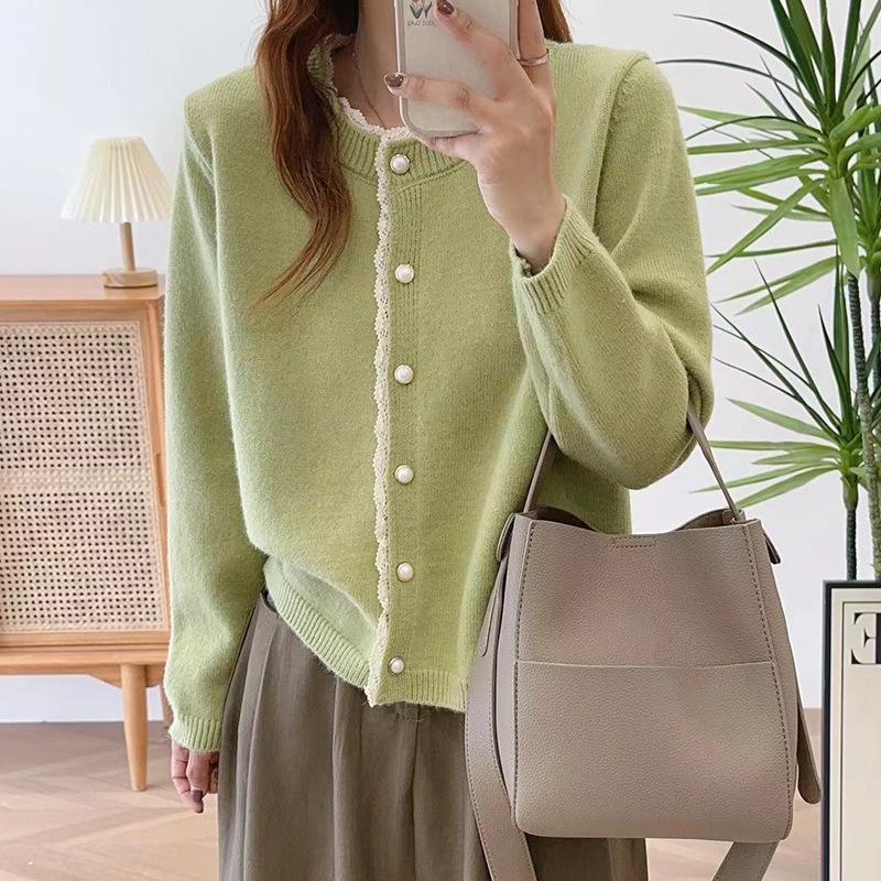 

Soft and Fragrant Style Knitted Cardigan for Autumn 2025, New Slimming and Shoulder Length Sweater Jacket, Gentle Lace Edge Top зелений