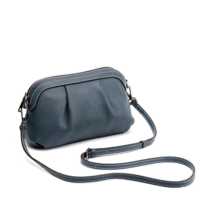 The first layer of cowhide small bag, the new versatile shoulder bag, simple pleated bag, messenger bag.