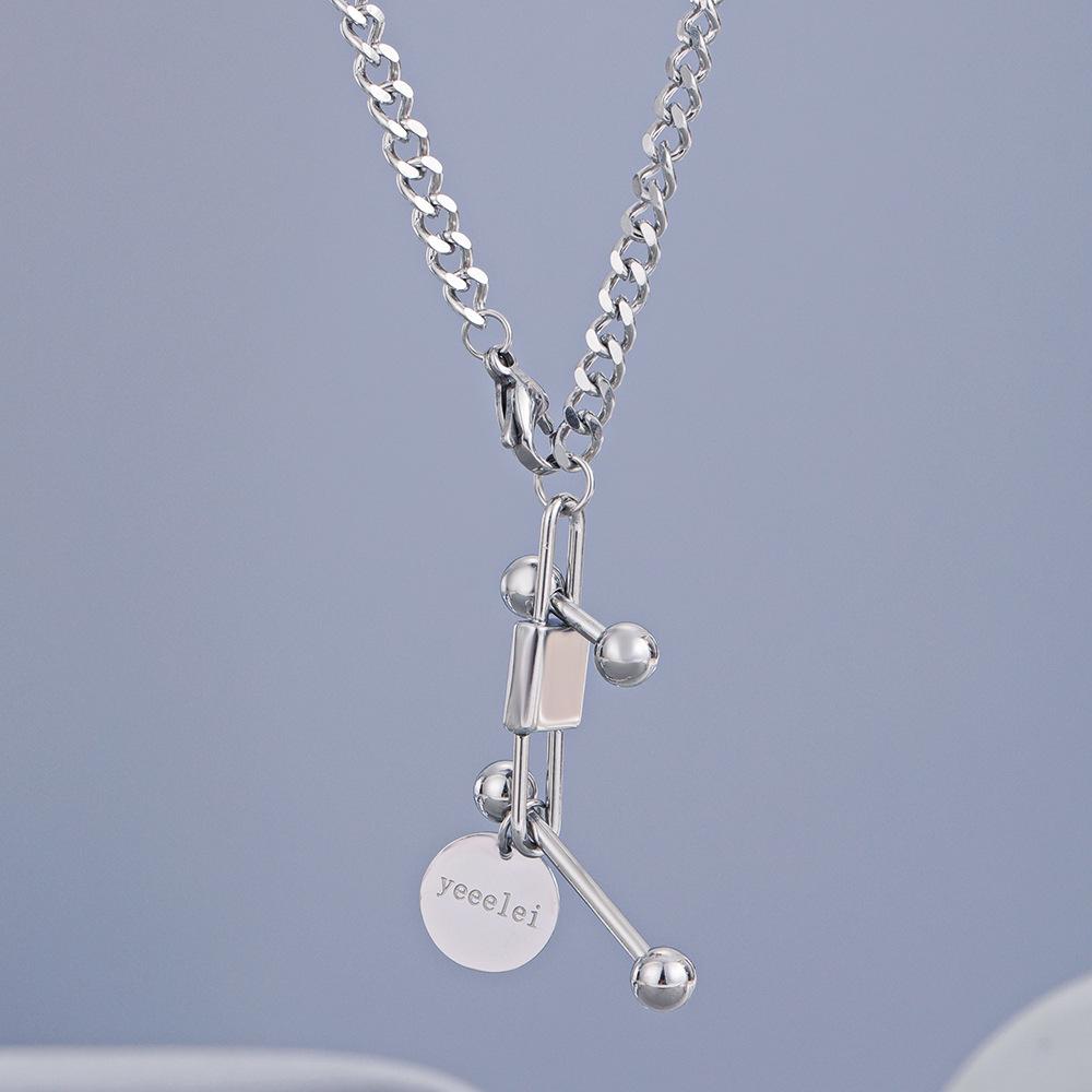 Europäische und amerikanische beliebte Schlossanhänger Edelstahlkette Damenmode Retro-Stil Scheibe schlichtes Design Titanstahlkette