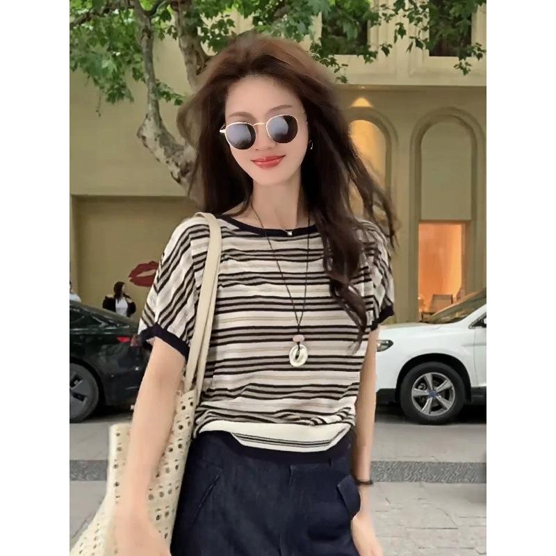 Chic contrasting striped short-sleeved T-shirt women's summer design sense niche loose and thin shoulder top