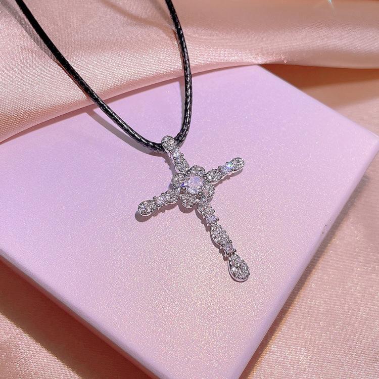 

Ожерелье Шик Меньшинство Кружевная Подвеска Крест Личность Цепочка Простые Свадебные Аксессуары